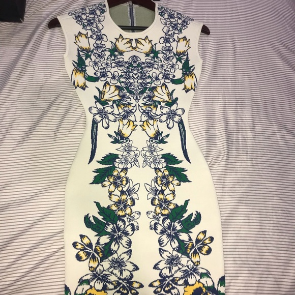 BCBGMaxAzria Dresses & Skirts - BCBGMaxAzria ellena dress